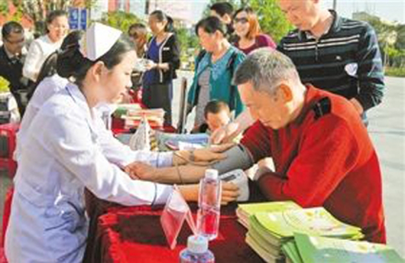 西鄉街道舉行關心食品安全活動